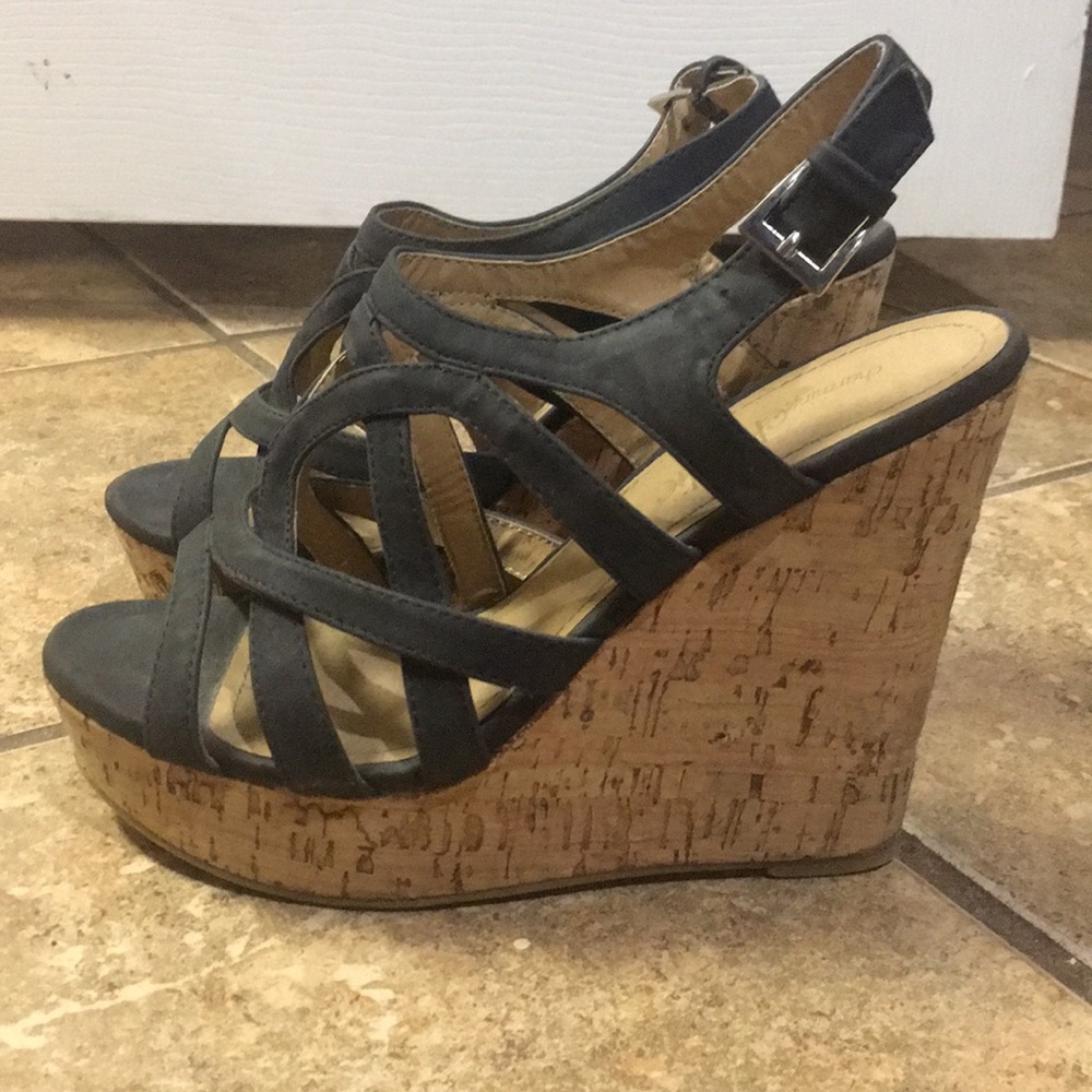 Black wedges